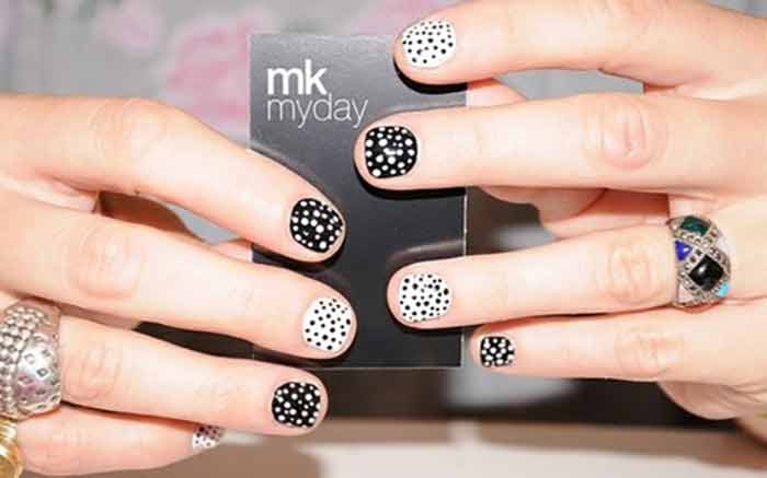 Speckled out short nail design