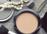 How To Choose Compact Powder Shades For Different Skin Types