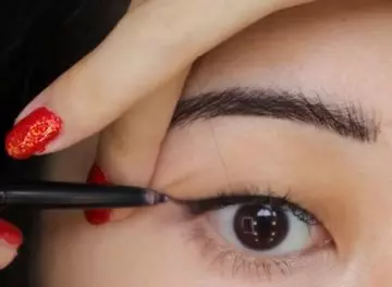 How to apply liquid eyeliner on monolids step 3