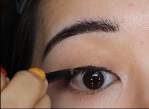 How to apply liquid eyeliner on monolids step 1