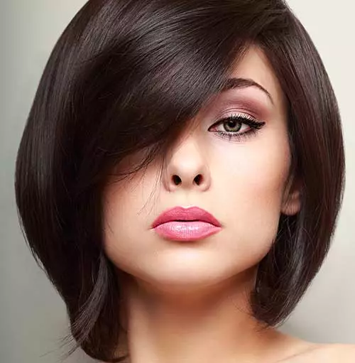 Side-swept fringe hairstyle for thick hair