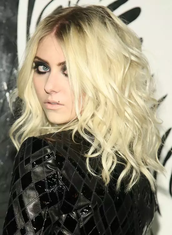 Platinum textured tousled messy hairstyle