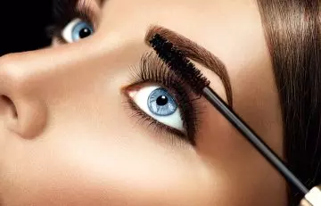 Makeup tips and tricks for applying mascara