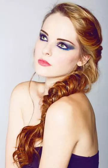 One sided loose fishtail braid hairstyle for a square face