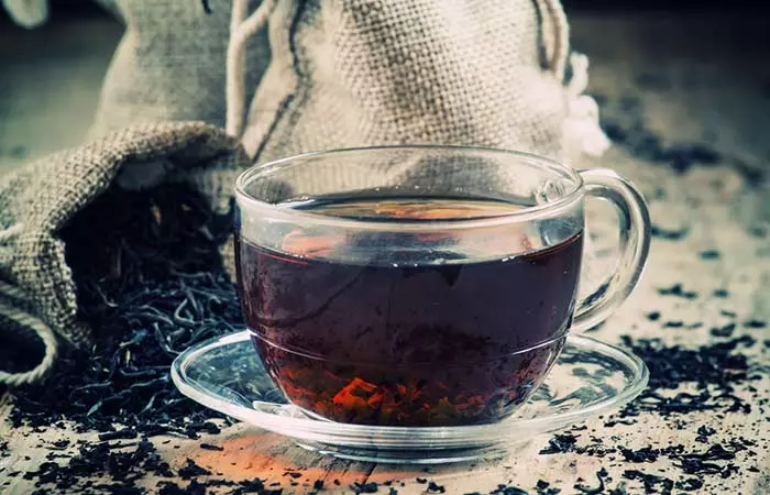 Black tea for a homemade hair rinse