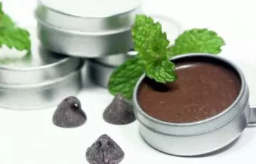 DIY mint chocolate lip balm