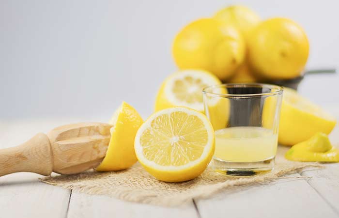 Lemon juice for a homemade hair rinse