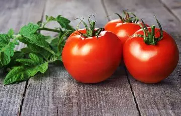 Tomato to get rid of blemishes