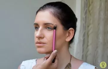 How to contour cheekbones step 2