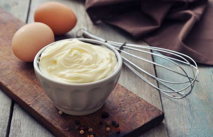 Deep conditioning for hair with mayonnaise and egg