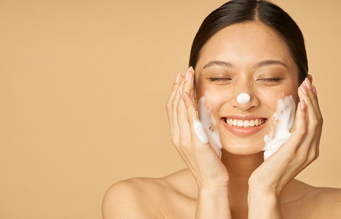 Woman uses a fragrance-free cleanser to manage dry skin