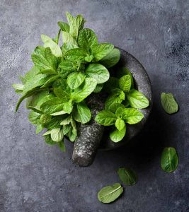10 Easy Ways To Use Mint Leaves To Ge...