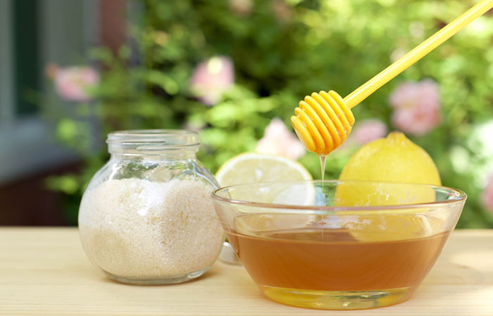 Sugar and honey scrub to remove dead skin