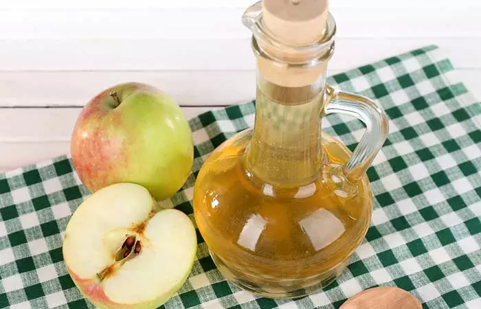 Apple cider vinegar to remove dead skin