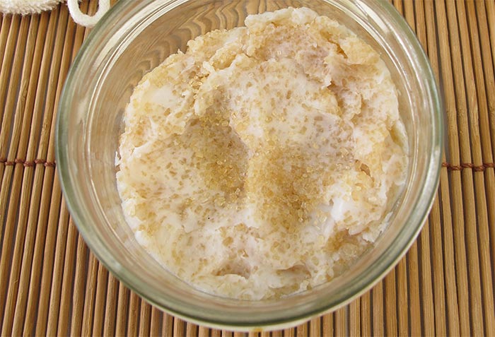 Make your feet soft with an oatmeal and lemon juice paste