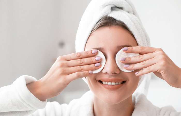 Clean the skin around your eyes before applying the gel eyeliner