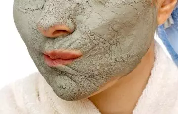 Multani mitti mint leaves for acne scars