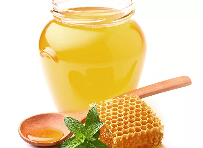 Make your feet soft with honey