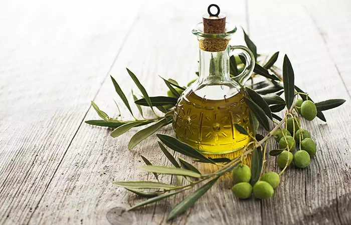 Make your feet soft with olive oil