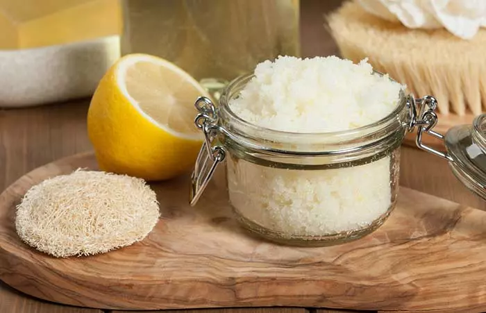 Baking sode with lemon and coconut oil body polish