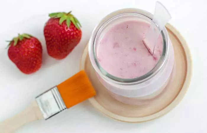 Strawberry and sugar body polish