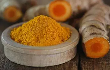 Turmeric paste to remove underarm hair at home