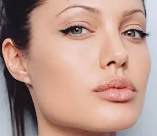 Angelina jolie lip makeup look