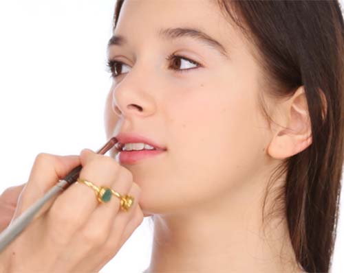 Makeup For Teens - Apply Your Lip Color