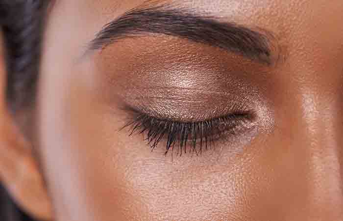 Use a cream eyeshadow for cry-proof makeup