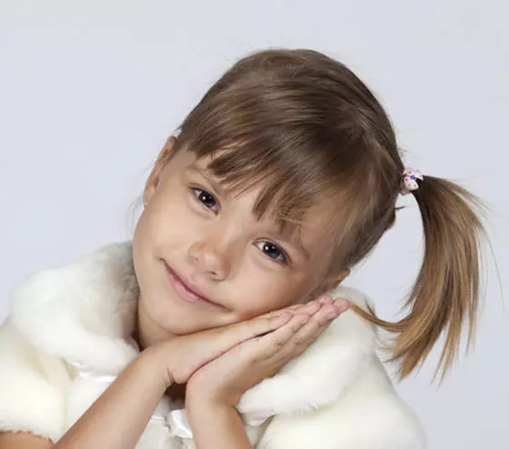 Feathery side ponytail with fringes for little girls