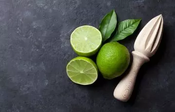 Homemade besan and lime juice face pack