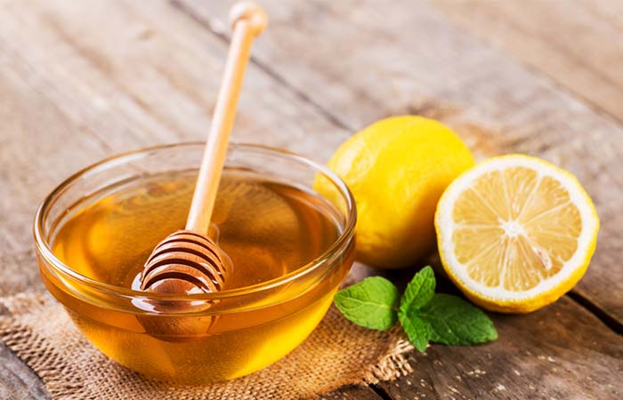 Honey and lemon juice face packs for acne