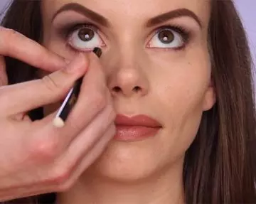 Step 6 of makeup for deep-set eyes is to beige to bring your eyes forward