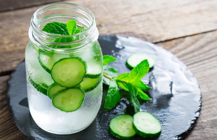 Cucumber, honey, and mint pack for the skin