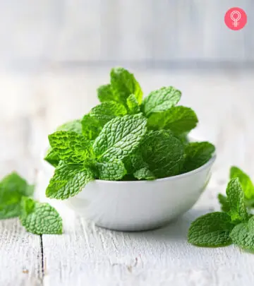 Mint leaves on a table