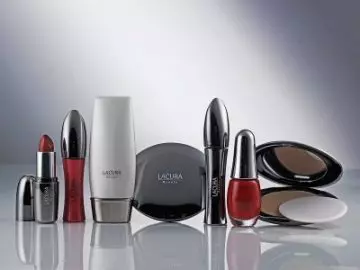 Use the right birdal makeup products
