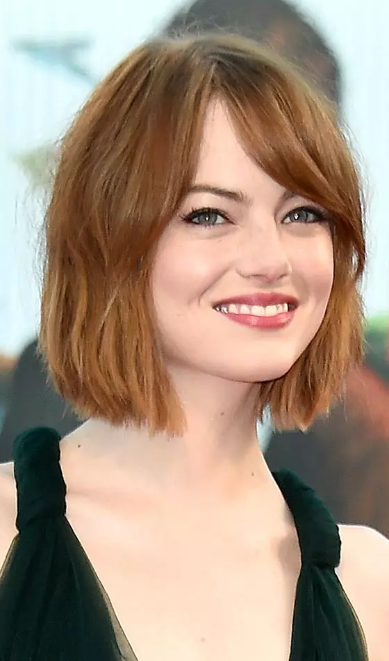 Short bob hairstyle for a round face