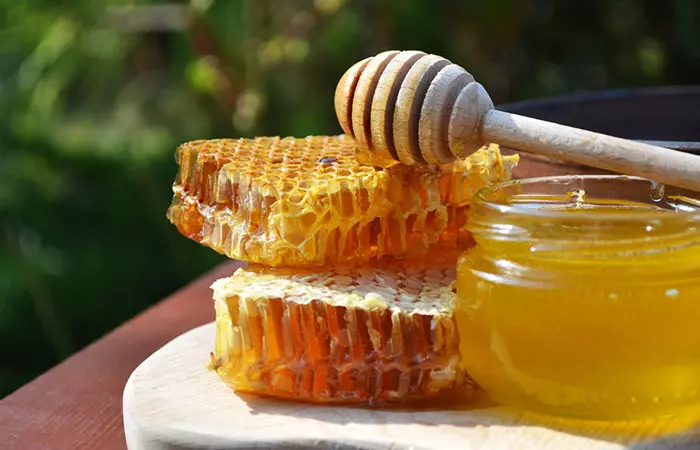 Honey and lemon for dandruff