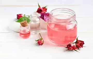 Saffron and rose water facepack for flawless skin
