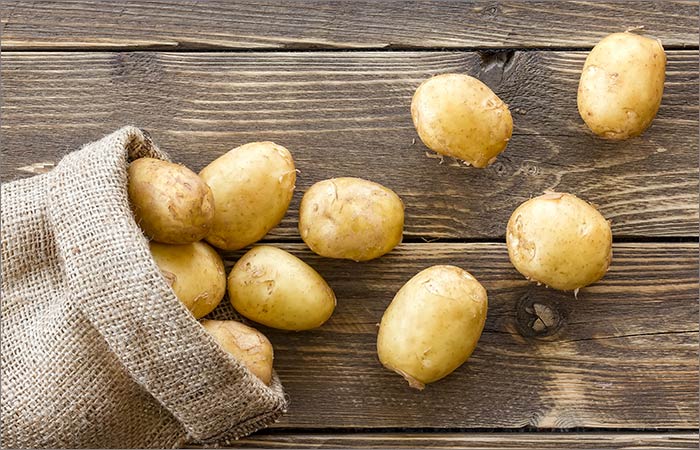 Potatoes for a homemade skin lightening face pack