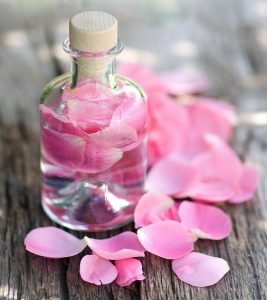 10 Surprising Benefits Of Rose Water For The Eyes