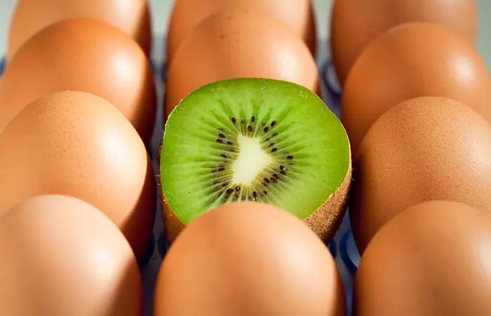 Kiwi and egg yolk face mask