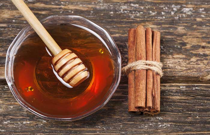 Cinnamon and honey face mask for glowing skin