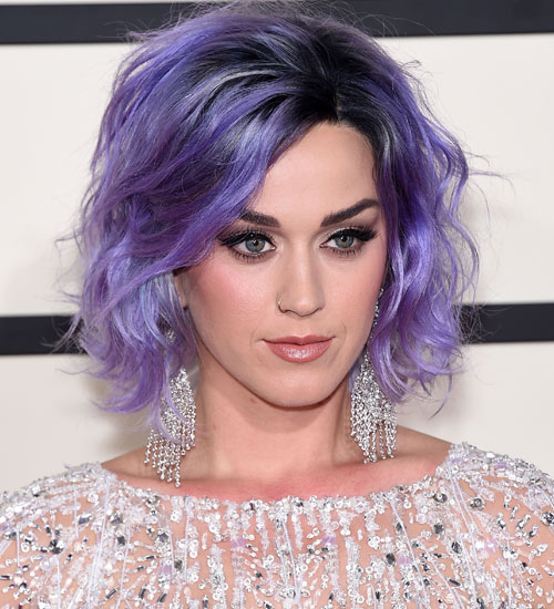 Lilac effect short wavy hairstyle