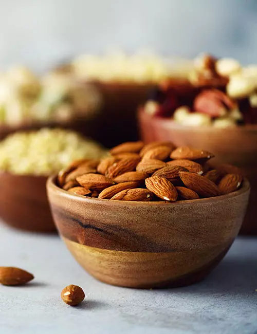 Nuts, almonds, and pistachios for weight loss