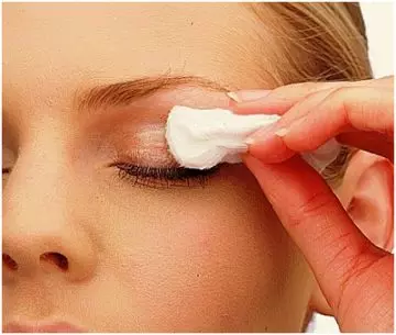 Vaseline as an eye makeup remover