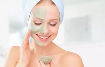 Flaxseed and blue clay mask for a radiant skin
