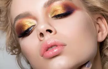 Gold smokey eye makeup