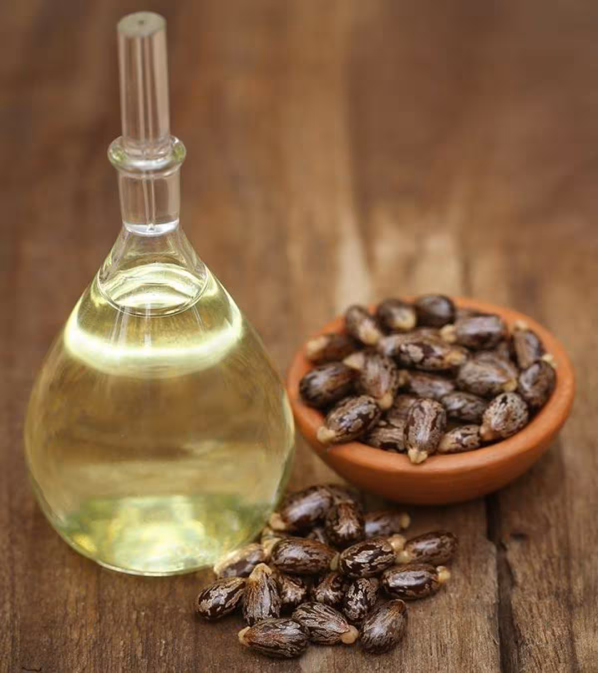 Castor Oil For Hair Growth: Benefits, How-To & 8 DIY Masks