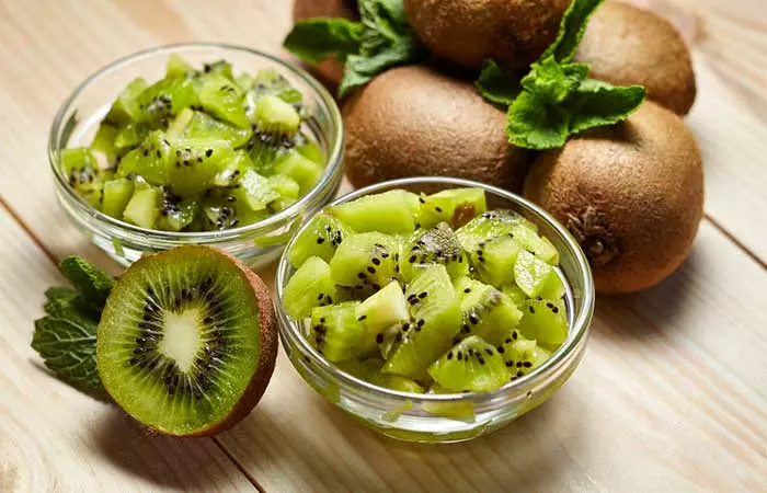 Homemade kiwi fruit scrub for oily skin